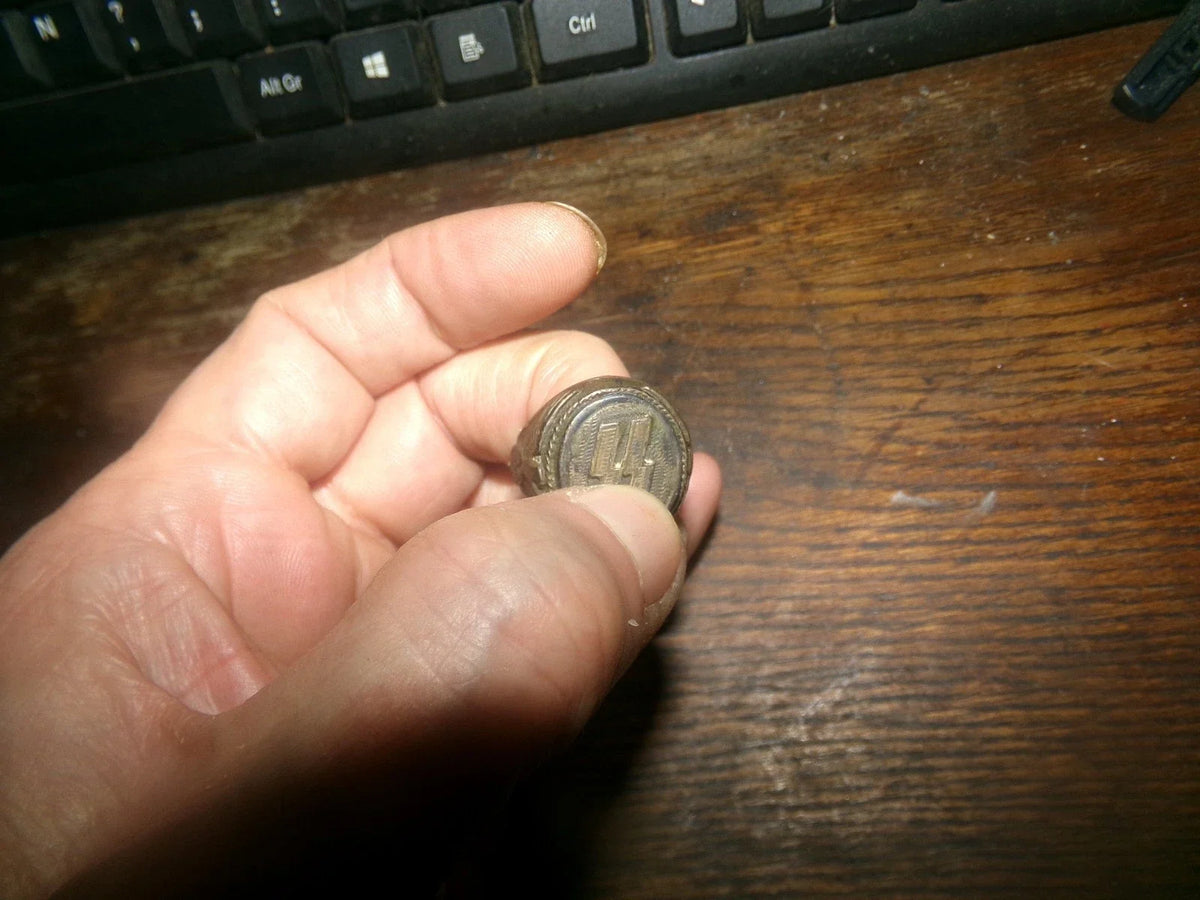 bague rare ww2 originale avec marquages sur les côtés originale