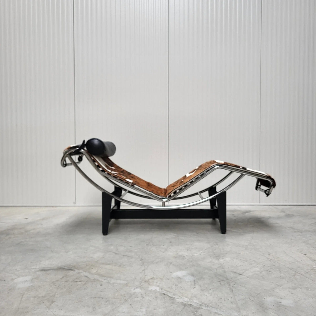 Cassina LE CORBUSIER LC4 Chaise longue poney peau fourrure