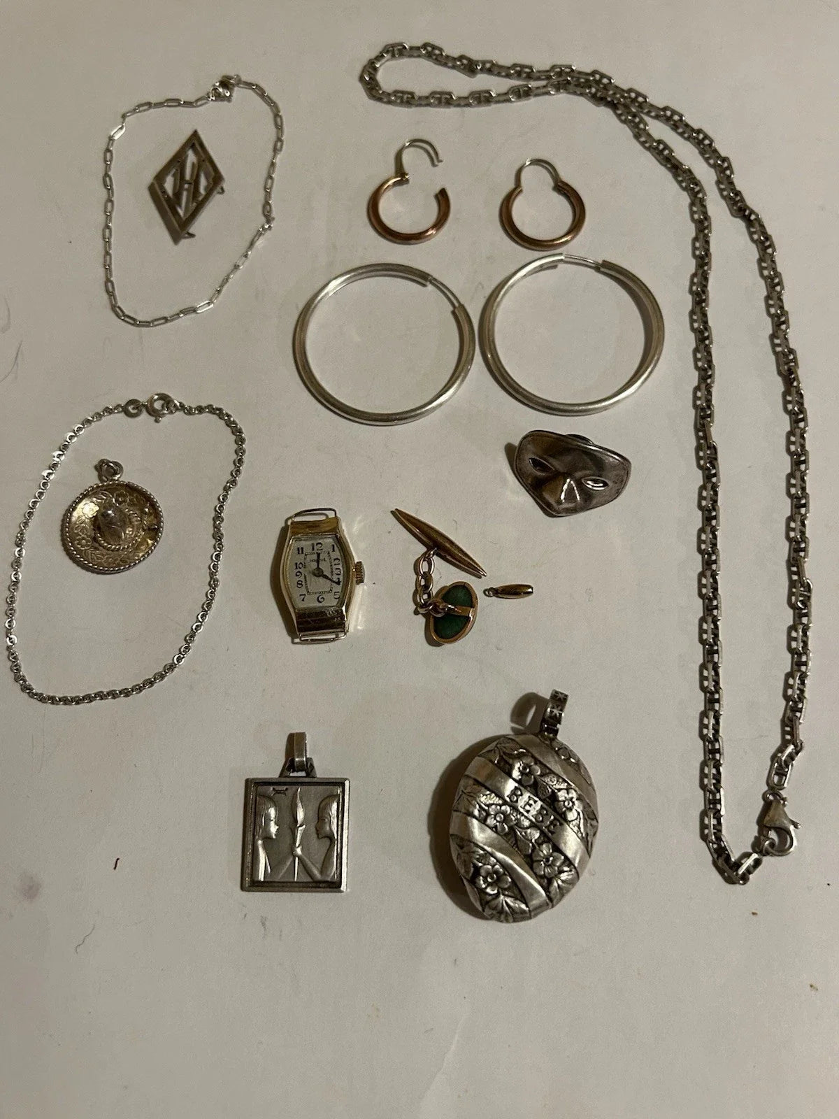 Lots de bijoux anciens en or 18 k et argent massif