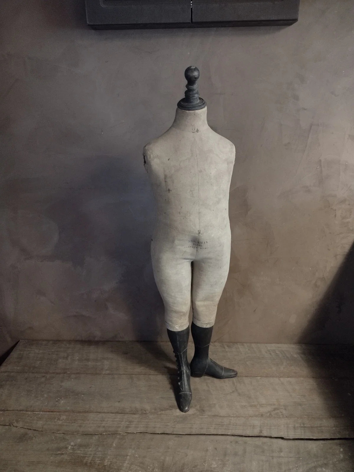 Ancien mannequin enfant Stockman. Rare Buste De Vitrine