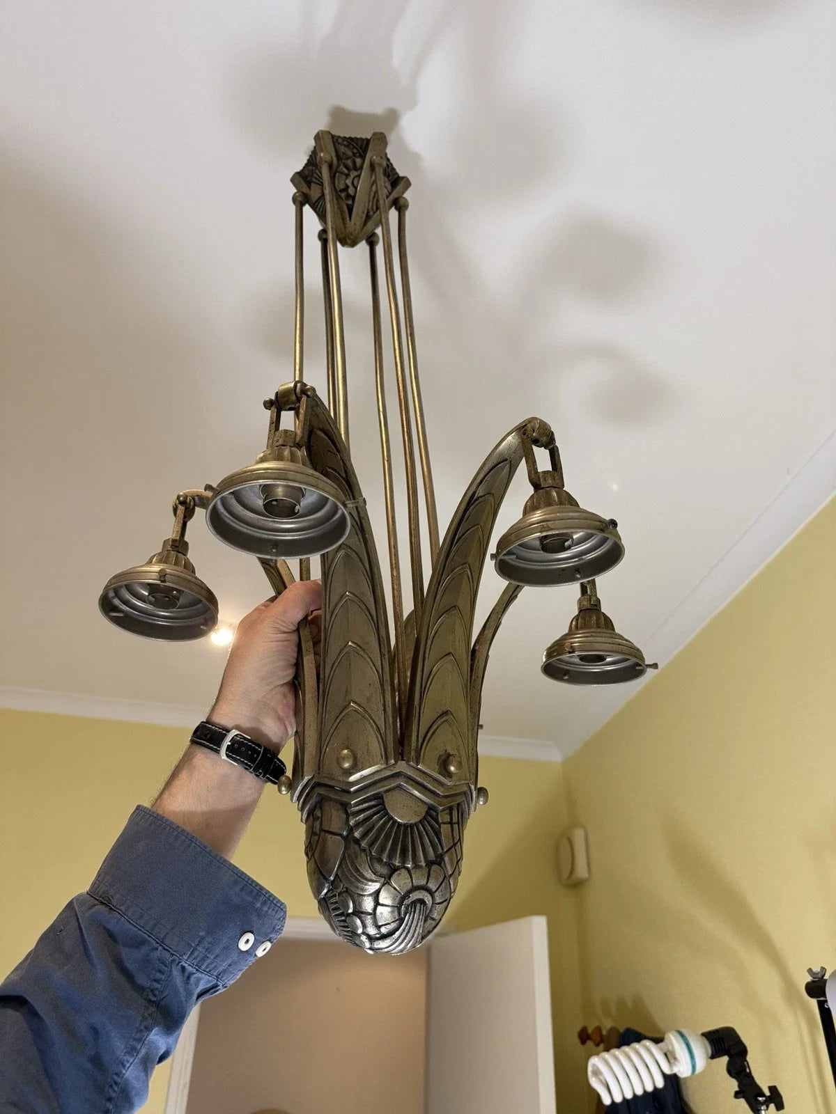 Lustre en bronze nickelé , travail français des années 1930.