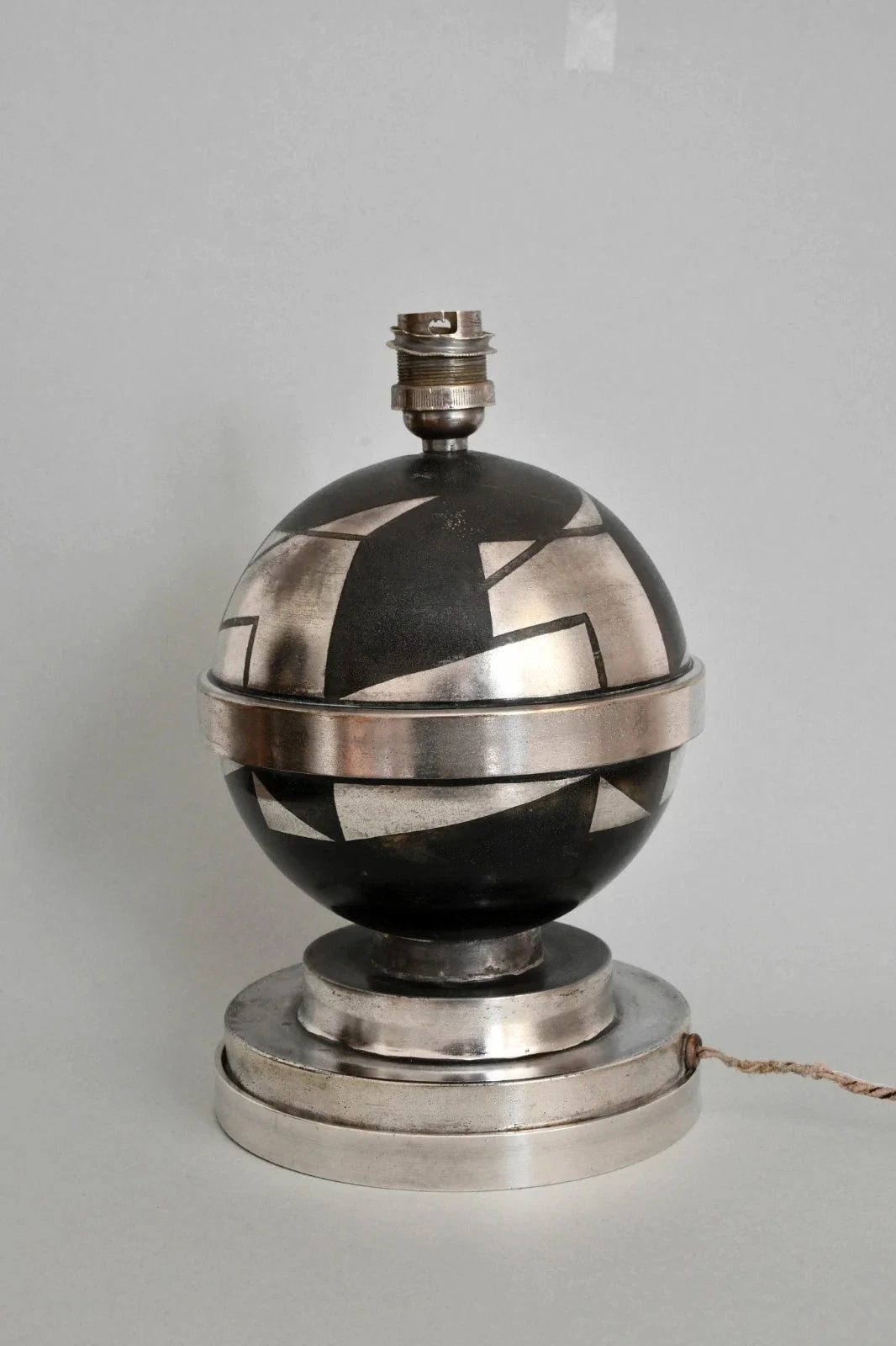Lampe de table Art Déco en dinanderie, vers 1920-1930
