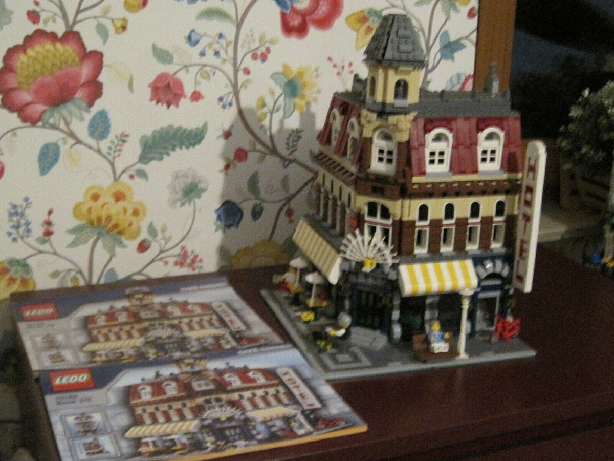 Lego 10182 CAFE CORNER Hôtel   très rare avec de recette