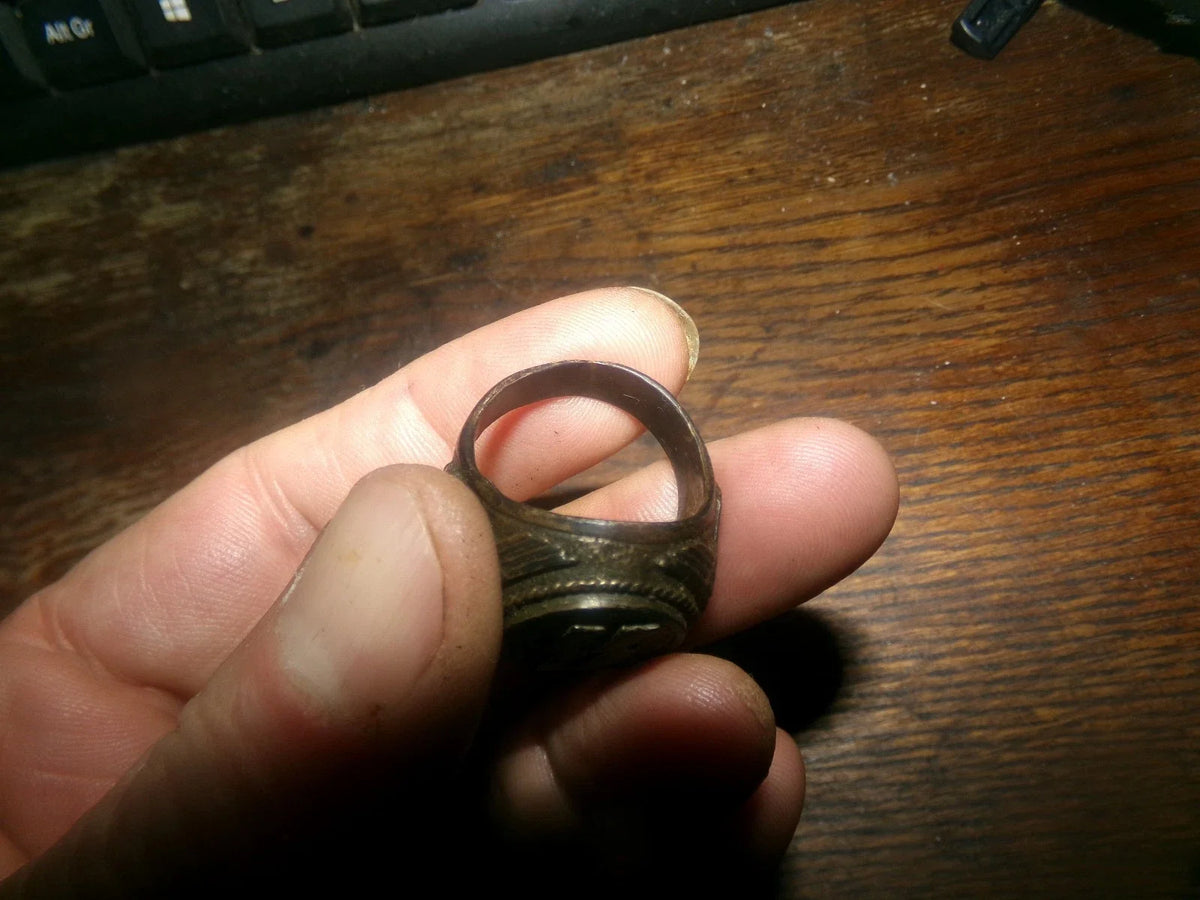 bague rare ww2 originale avec marquages sur les côtés originale
