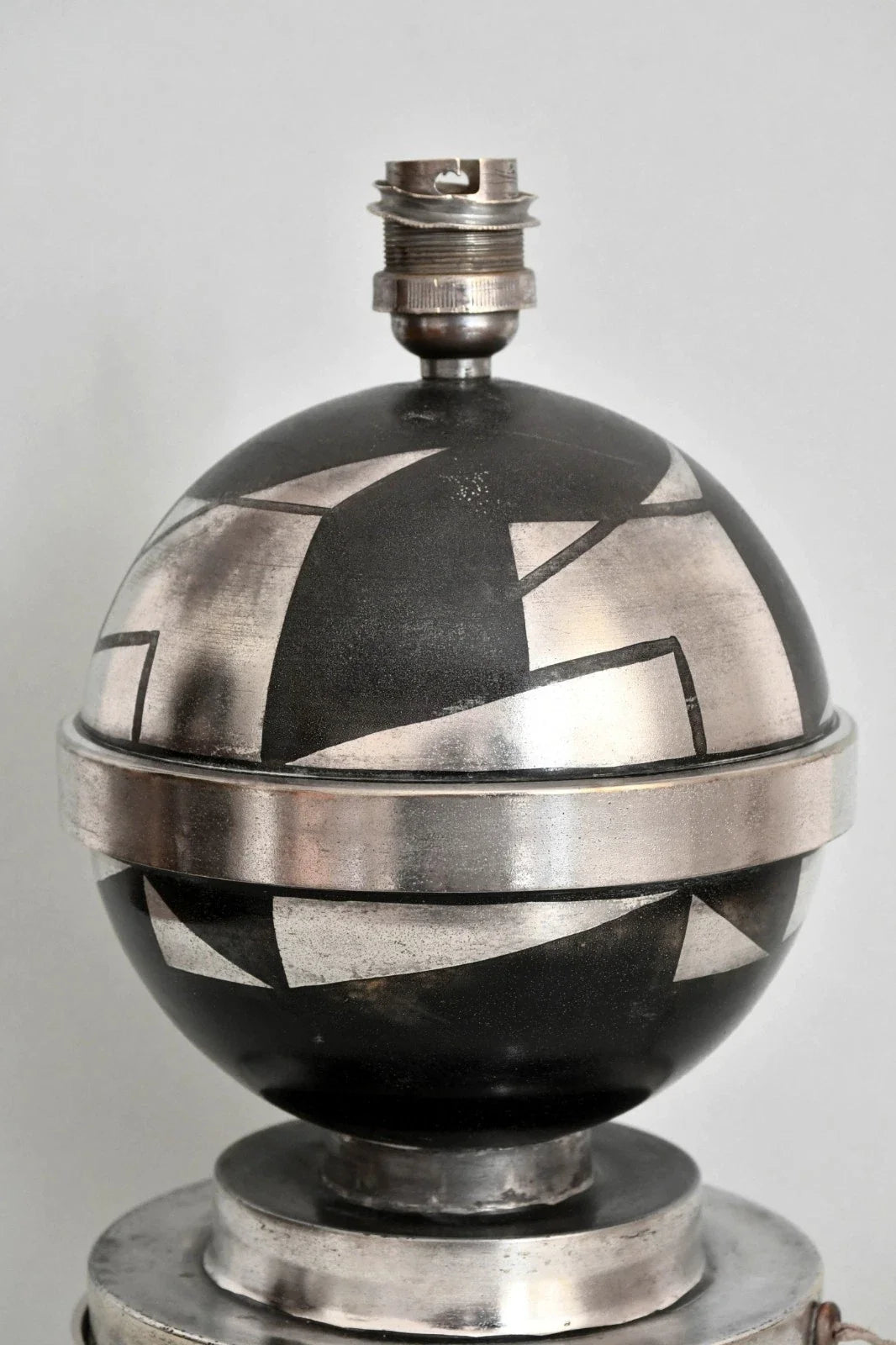 Lampe de table Art Déco en dinanderie, vers 1920-1930