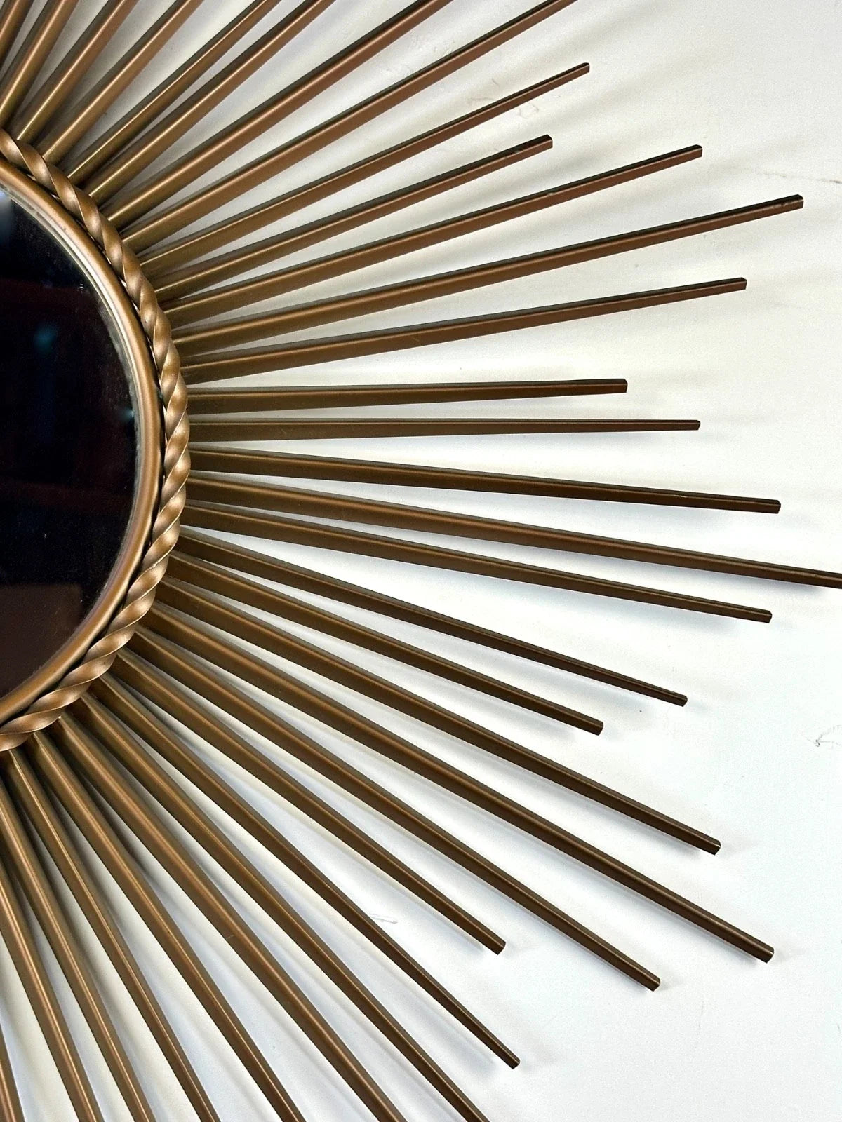 Miroir Soleil Chaty Vallauris en métal doré Années 1950-1960