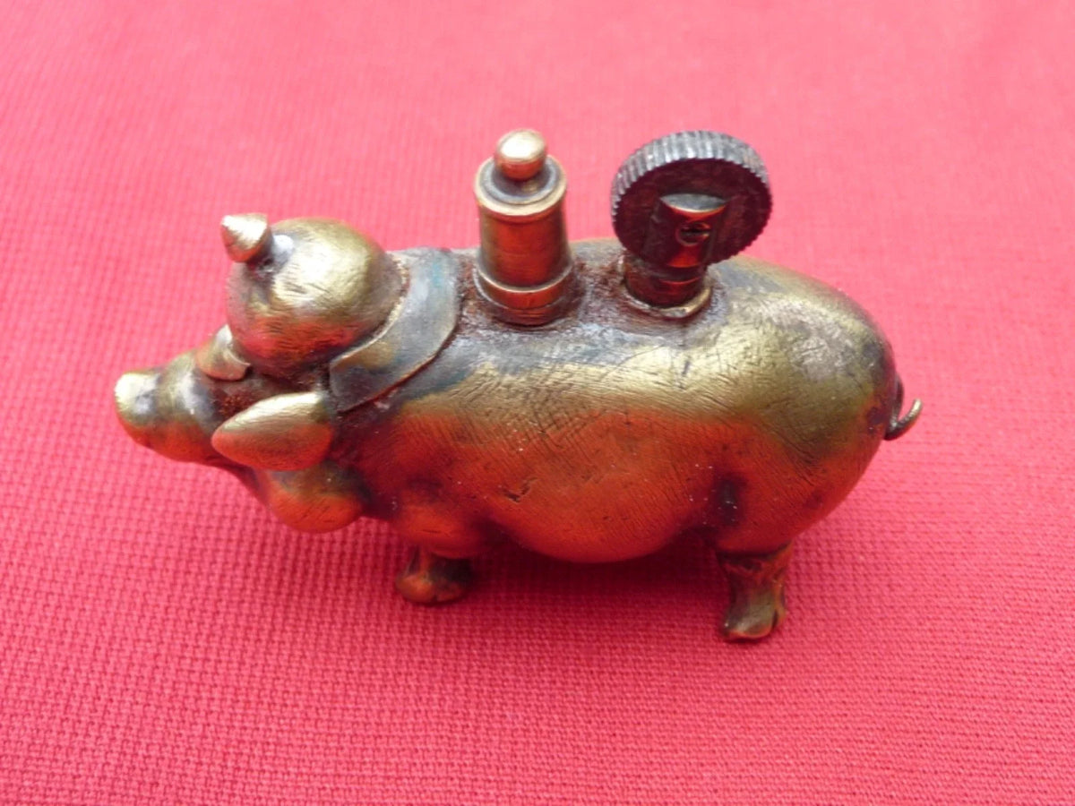 Beau briquet de poilu forme cochon