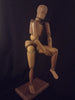 Rare mannequin d’artiste ancien, en bois sculpté et entièrement articulé.