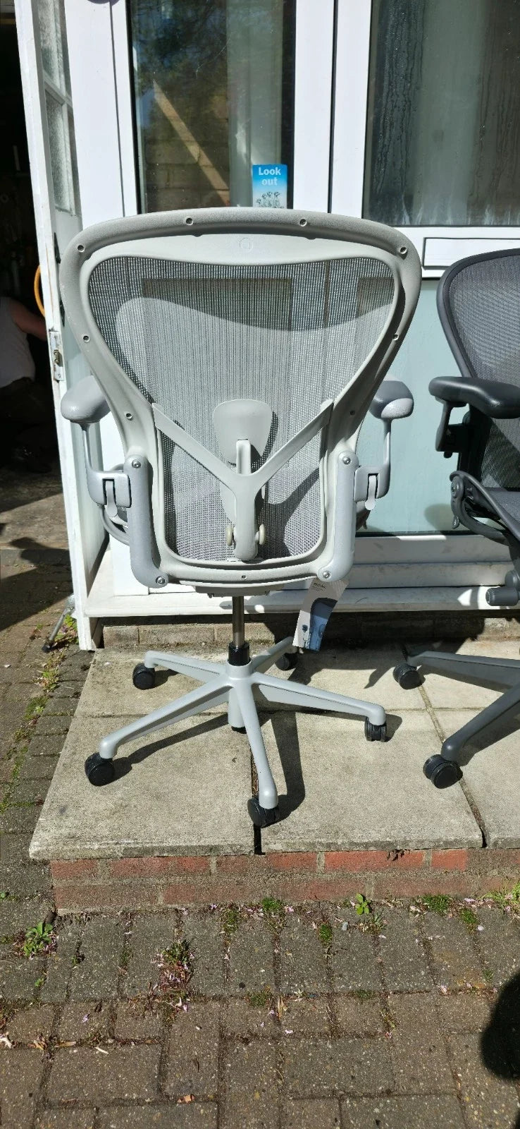 Herman Miller Aeron remasterisé taille C en parfait état gris minéral