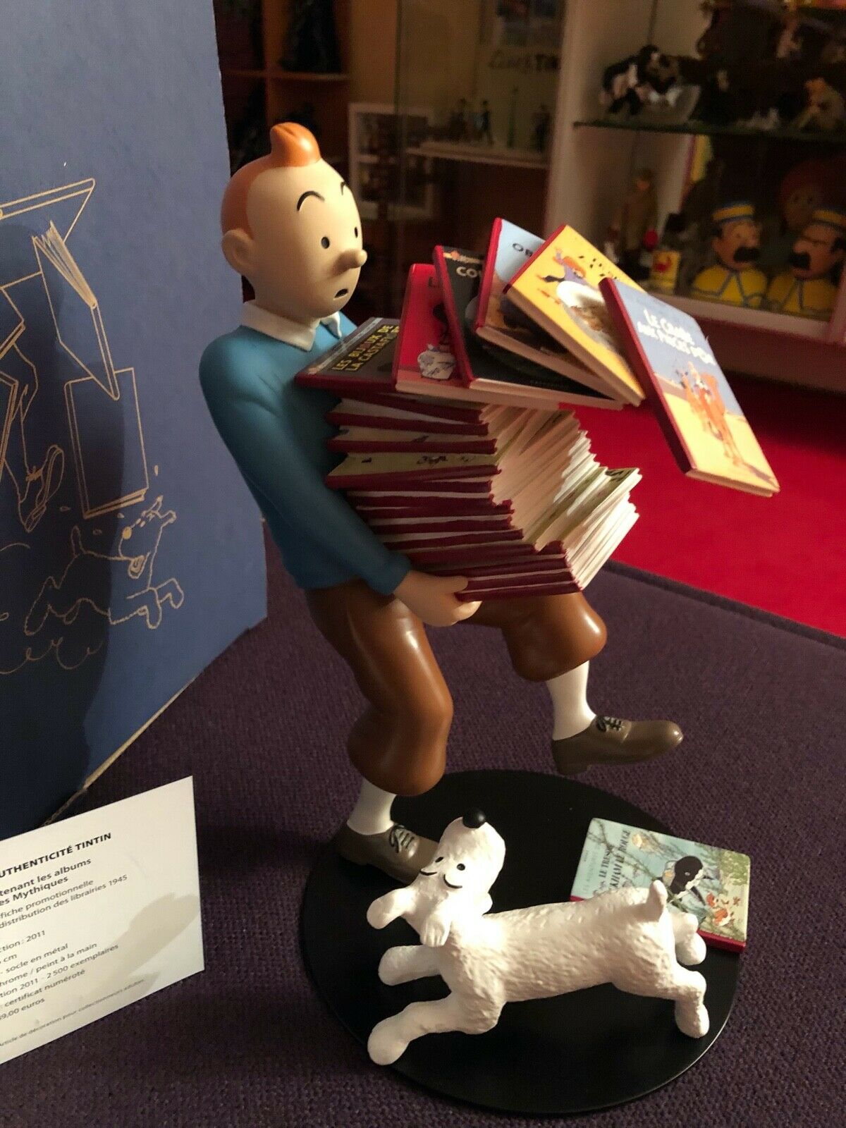 Tintin tenant les albums pixi fariboles moulinsart leblon