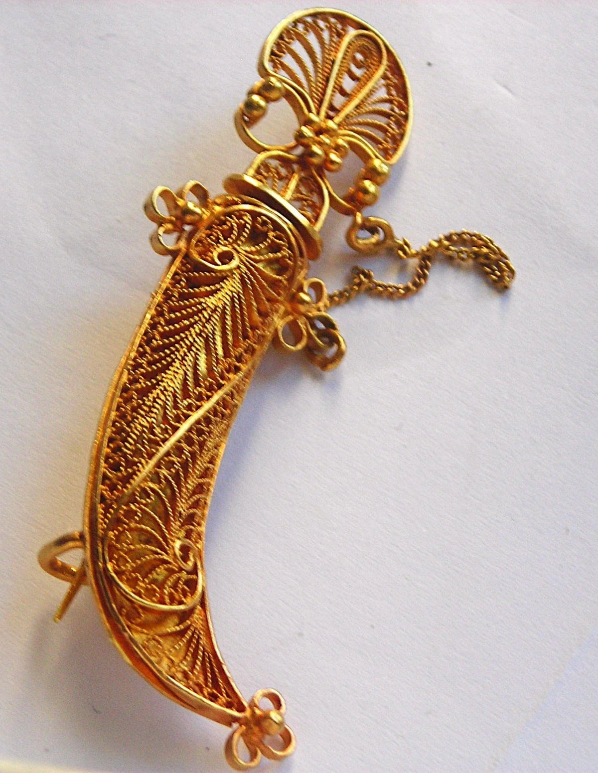 Superbe bijou ancien en OR 18 K ,broche avec couteau et son étui de 10 ,4 g