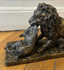 Bronze XIXe signé Fratin – Lion terrassant un sanglier – Sculpture animalière