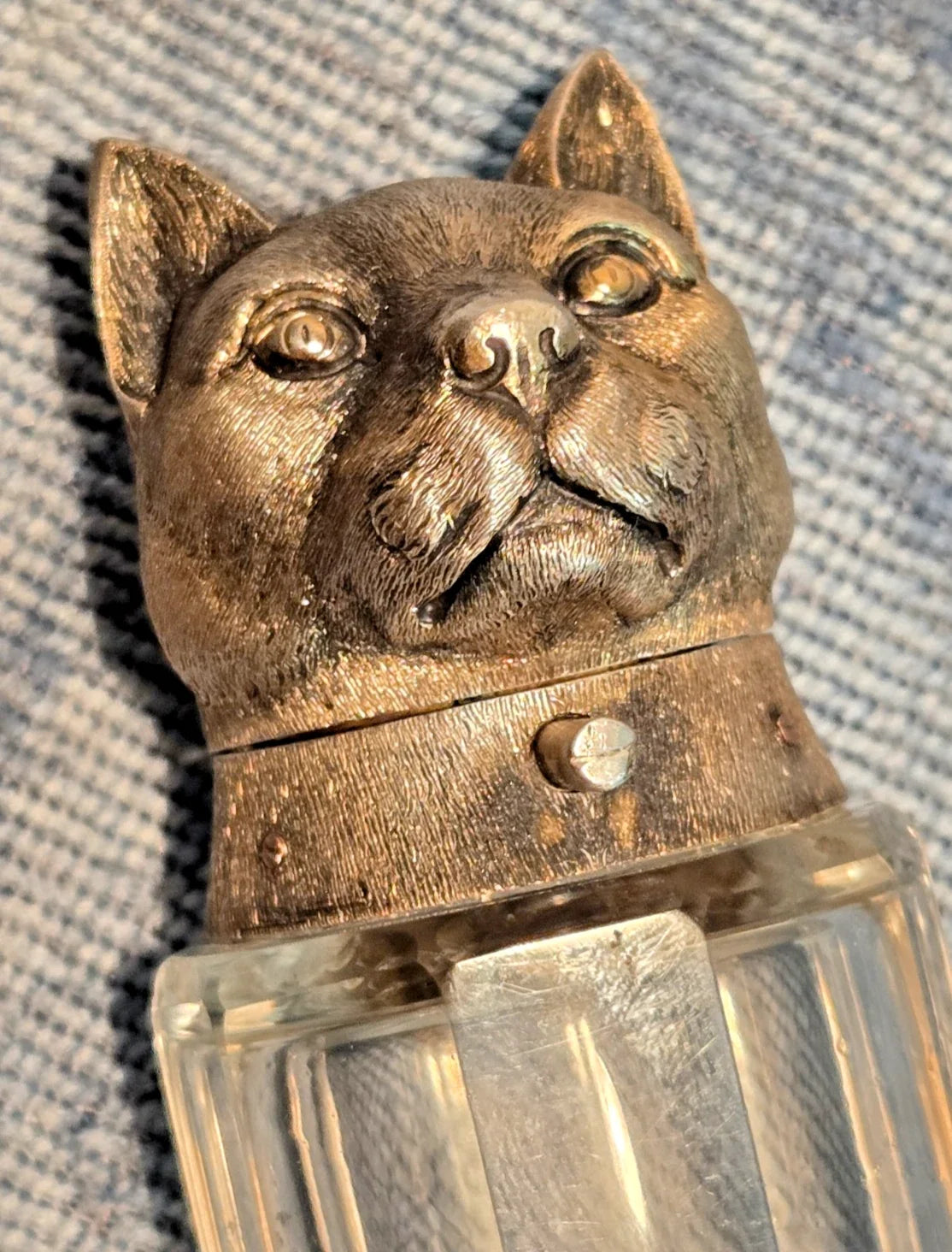 Beau flacon double ancien à parfum et sels en cristal taillé