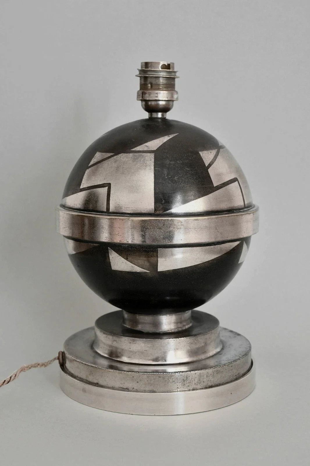 Lampe de table Art Déco en dinanderie, vers 1920-1930