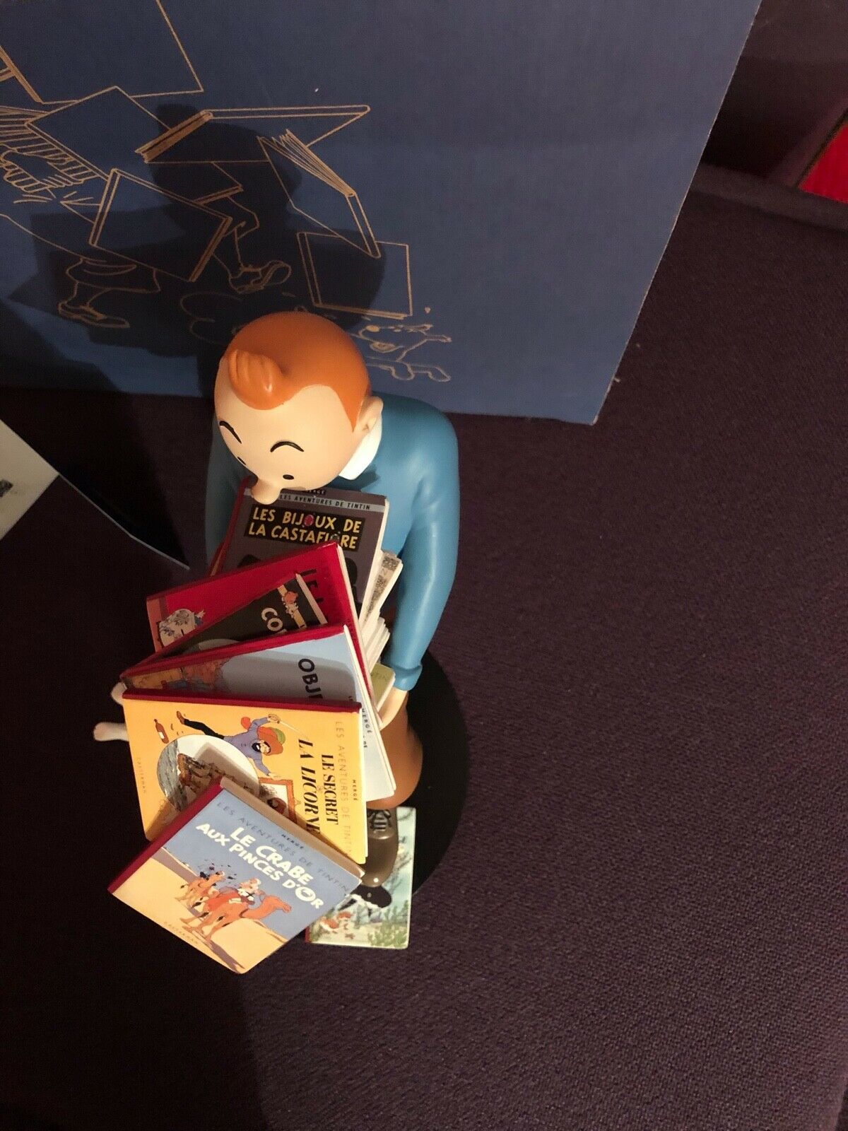 Tintin tenant les albums pixi fariboles moulinsart leblon