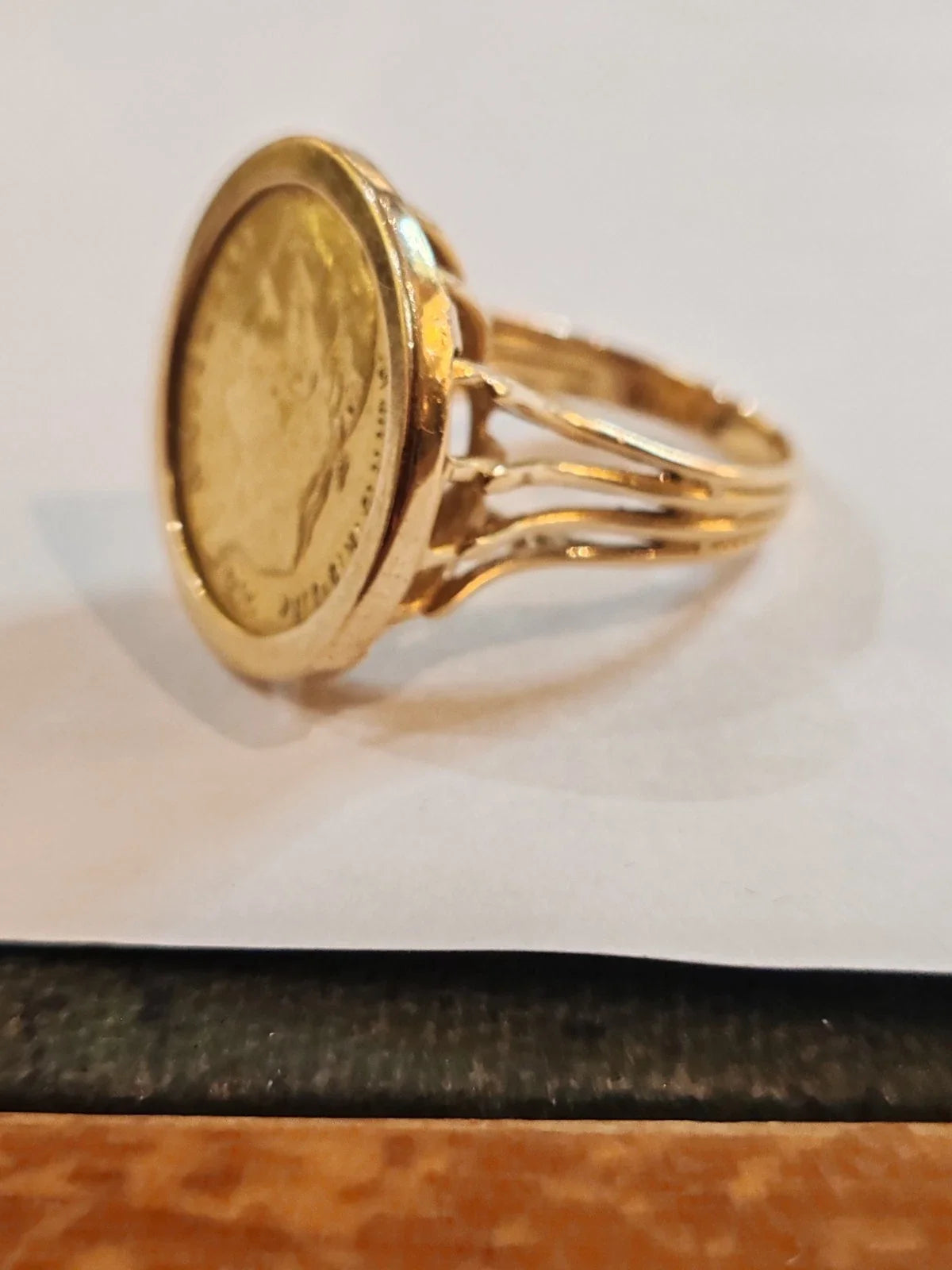 Bague ancienne en or jaune 18 carats avec un Napoléon