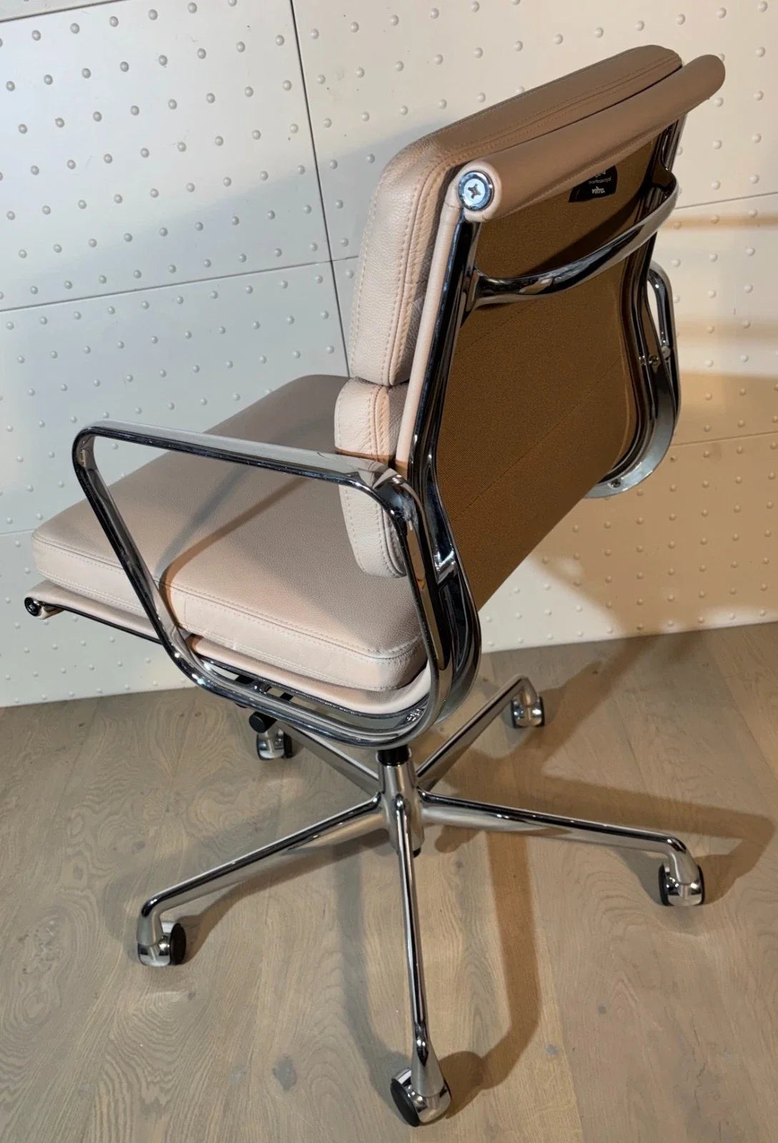 Vitra Alu Chair EA 217 Softpad chaise de bureau avec accoudoirs, Charles et Ray Eames
