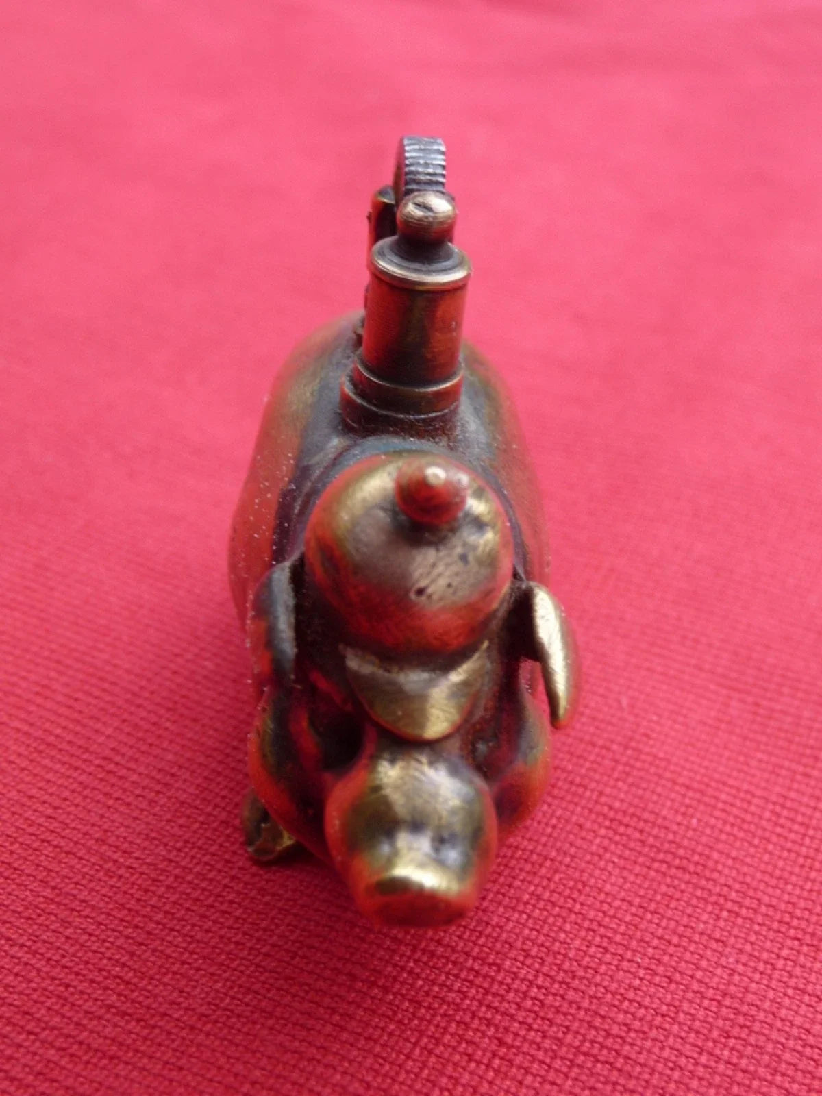 Beau briquet de poilu forme cochon