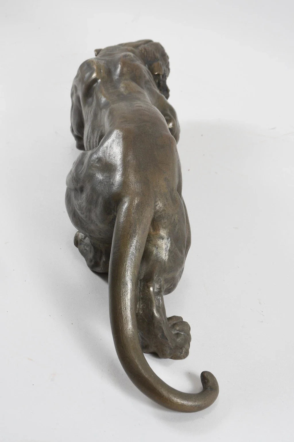Statuette en bronze tigre rampant