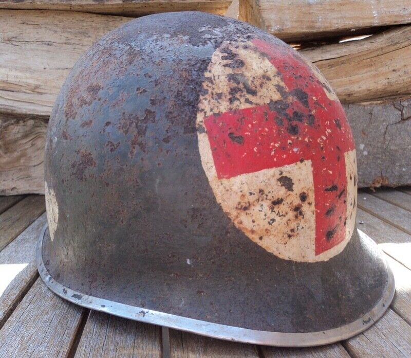 casque lourd us m1 service sanitaire avec coeurs sur les côtés