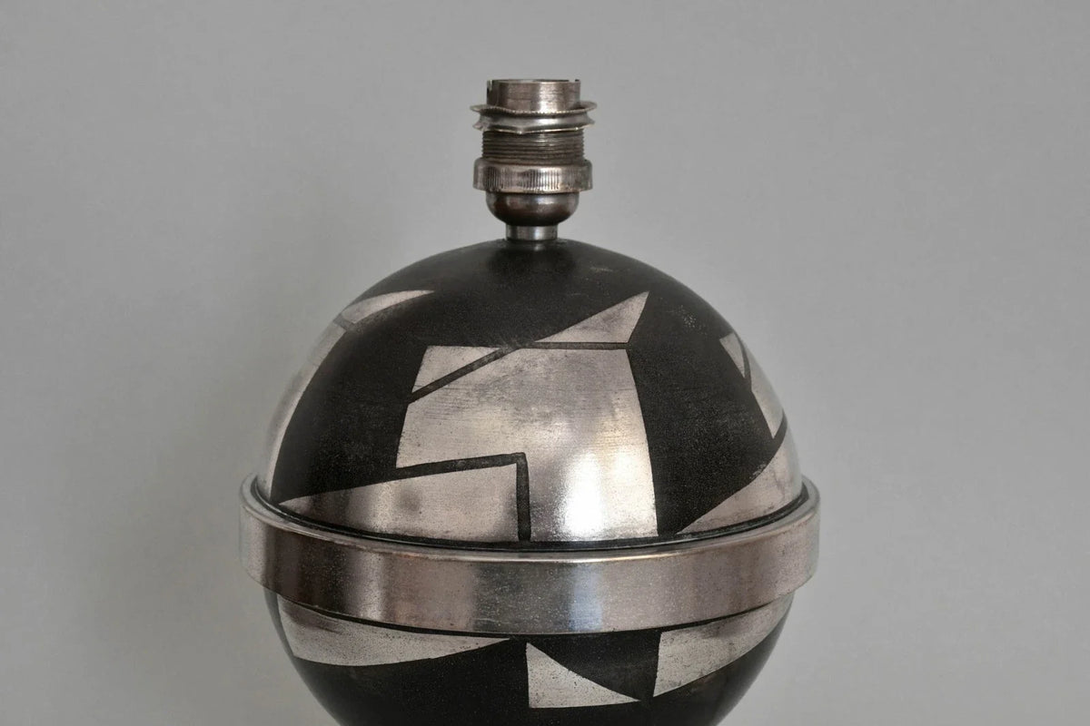 Lampe de table Art Déco en dinanderie, vers 1920-1930