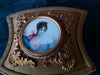 Ancienne boîte à bijoux capitonnée bronze ou laiton médaillon signé peinture