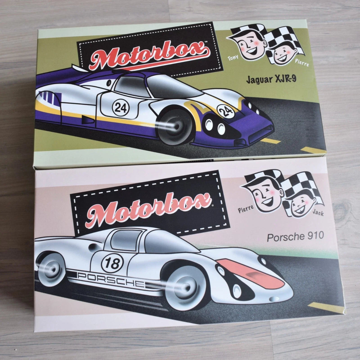 Lot de 4 voitures de sport Exoto Porsche,Jaguar,,Mercedes Benz