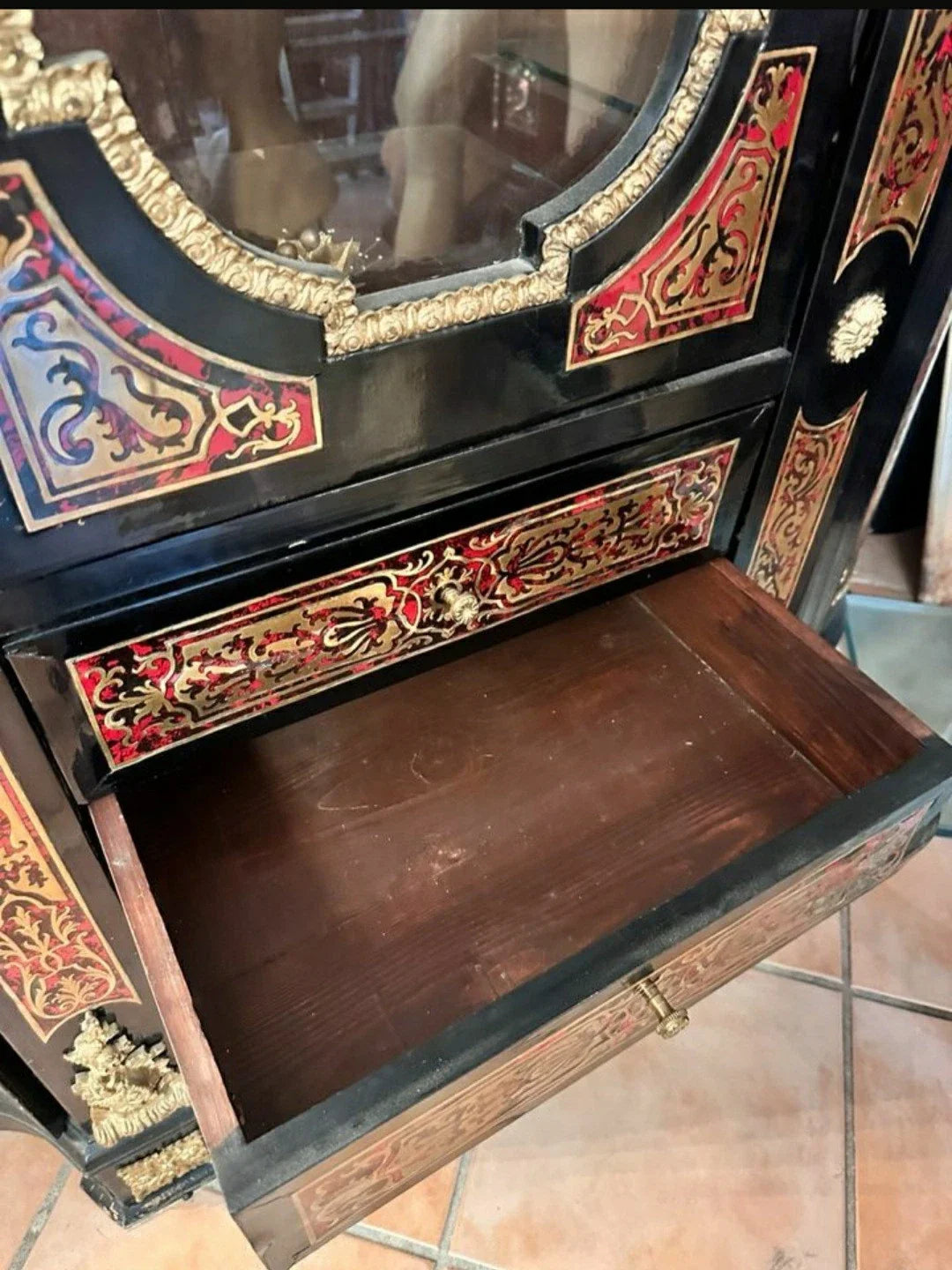 GRANDE VITRINE EN MARQUETERIE BOULLE BRONZE DORÉ NAPOLEON III