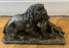 Bronze XIXe signé Fratin – Lion terrassant un sanglier – Sculpture animalière