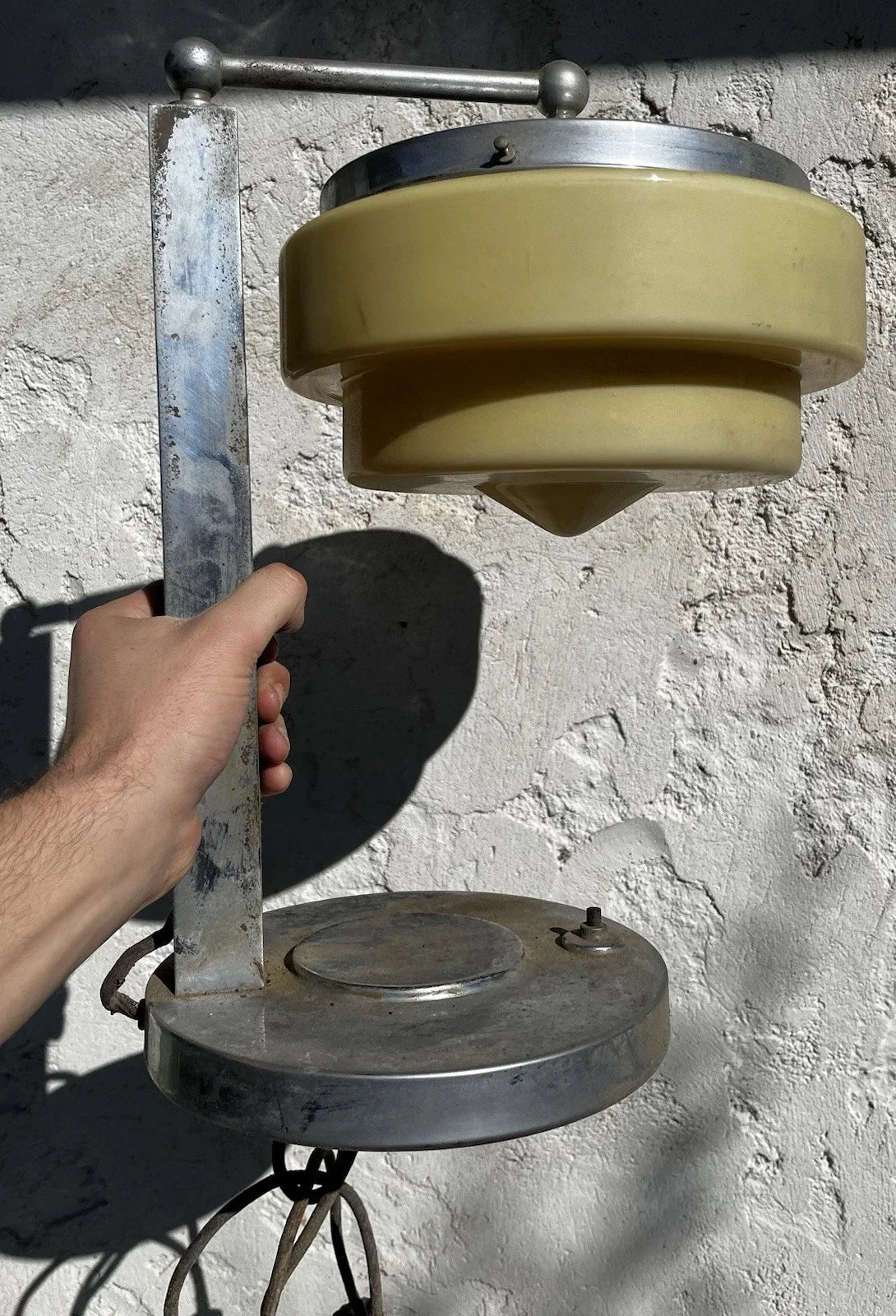 Lampe de bureau  verre opalin métal chromé années 40