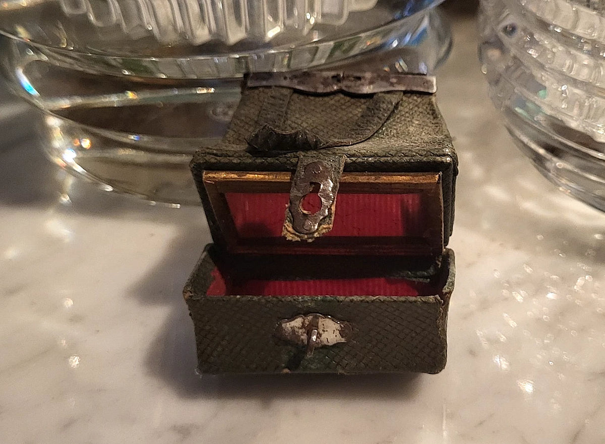 Rare et ancien sac de voyage en cuir de poupée Bleuette Jumeau