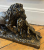 Bronze XIXe signé Fratin – Lion terrassant un sanglier – Sculpture animalière