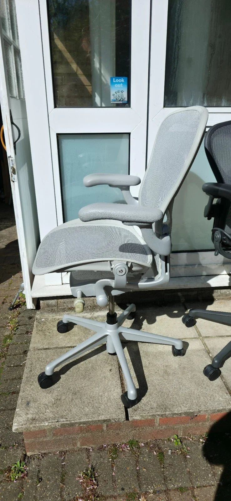 Herman Miller Aeron remasterisé taille C en parfait état gris minéral