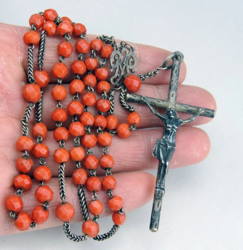 Ancien gros Chapelet en perles de corail facettées et argent massif poids 36 G