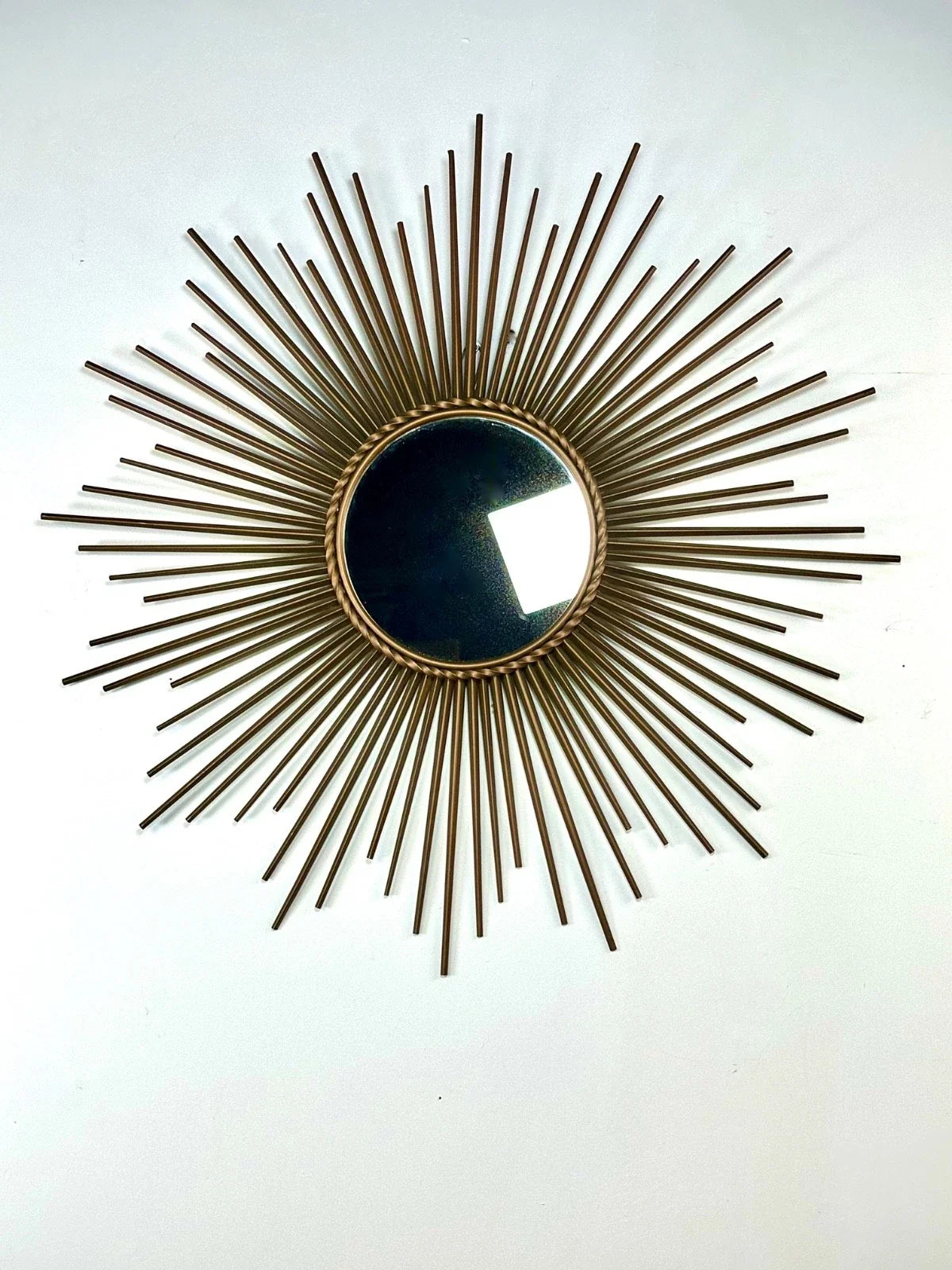 Miroir Soleil Chaty Vallauris en métal doré Années 1950-1960