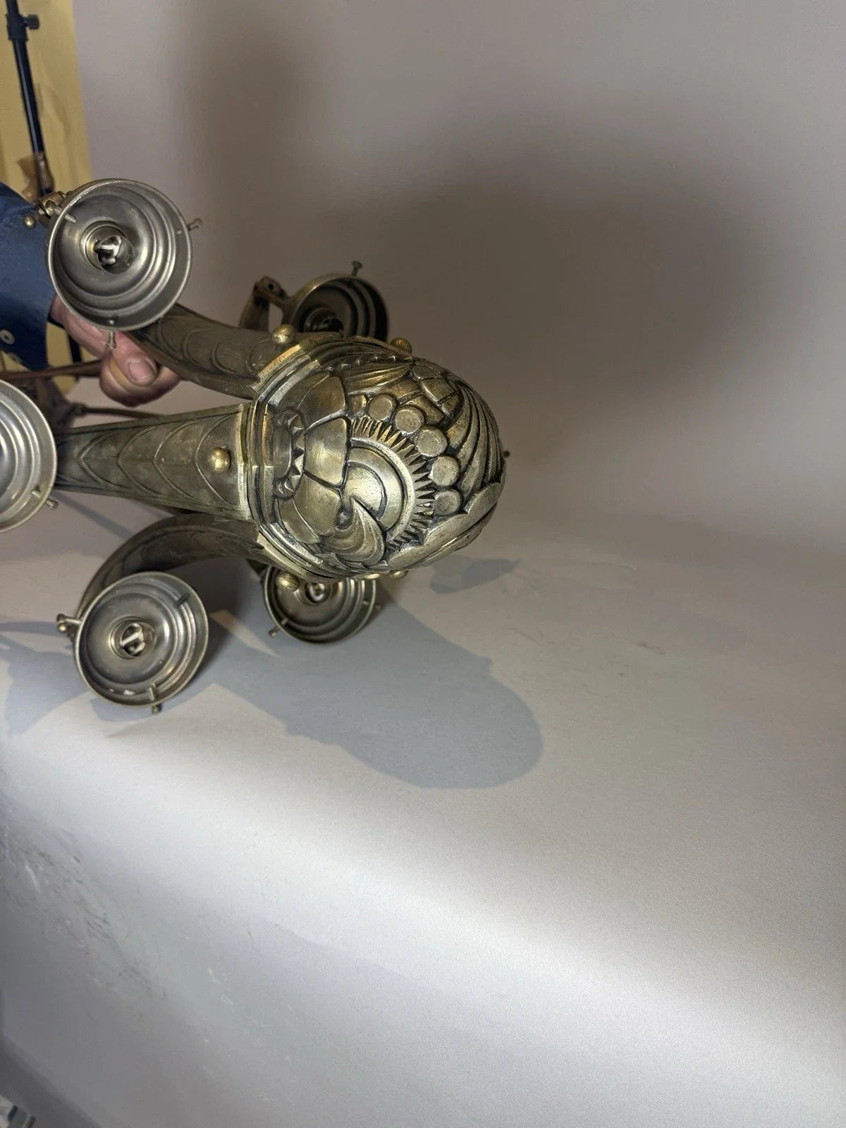 Lustre en bronze nickelé , travail français des années 1930.