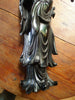Statue ancienne en bakélite rouge cerise datant du début à milieu du XXe siècle