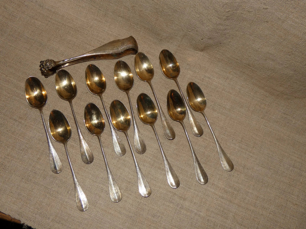 12 petites cuillères et pince à sucre anciennes en argent massif
