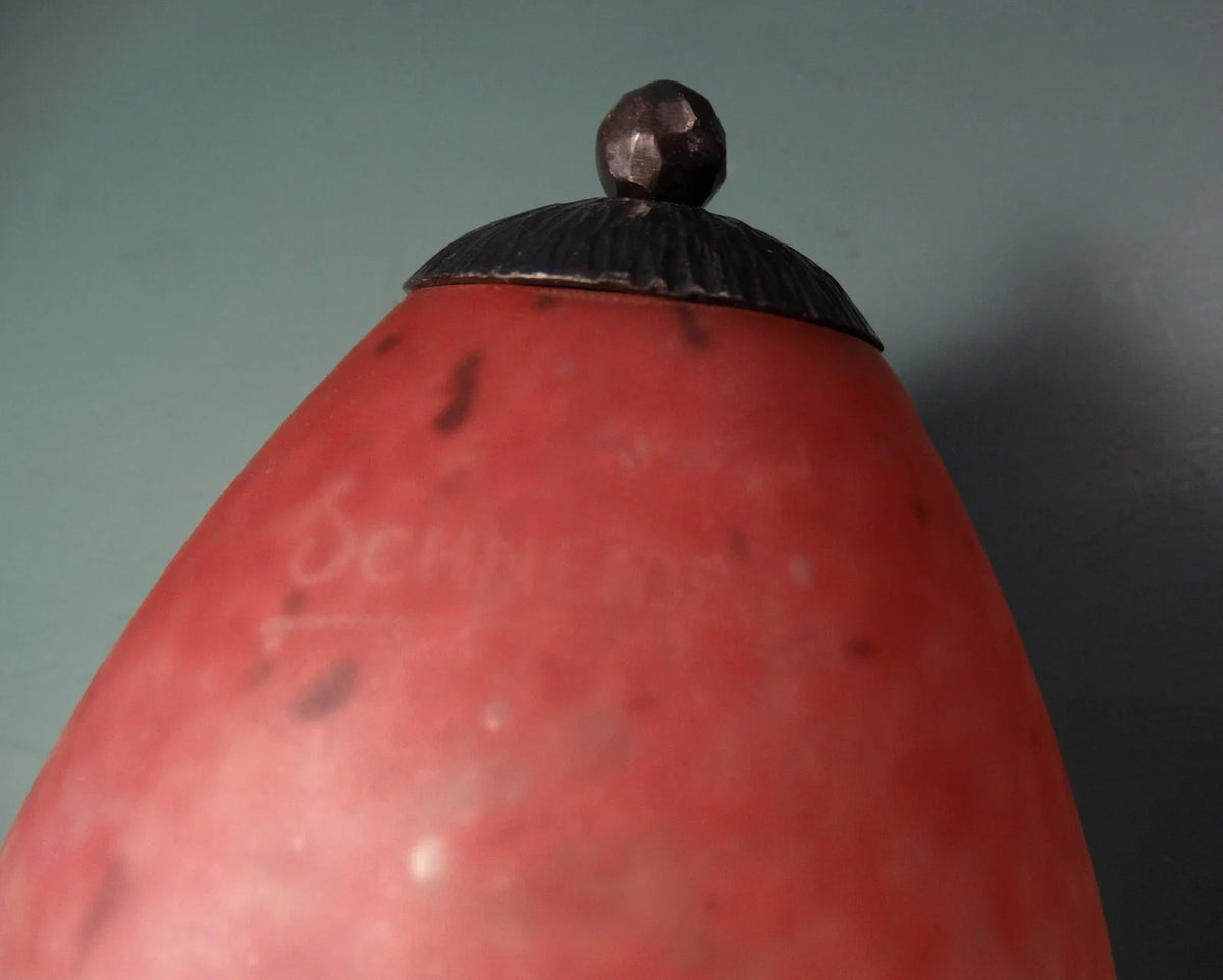 Lampe en fer forgé tulipe pâte de verre. Signé Schneider