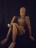 Rare mannequin d’artiste ancien, en bois sculpté et entièrement articulé.