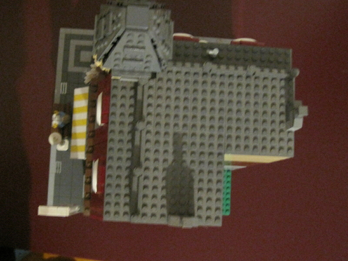 Lego 10182 CAFE CORNER Hôtel   très rare avec de recette