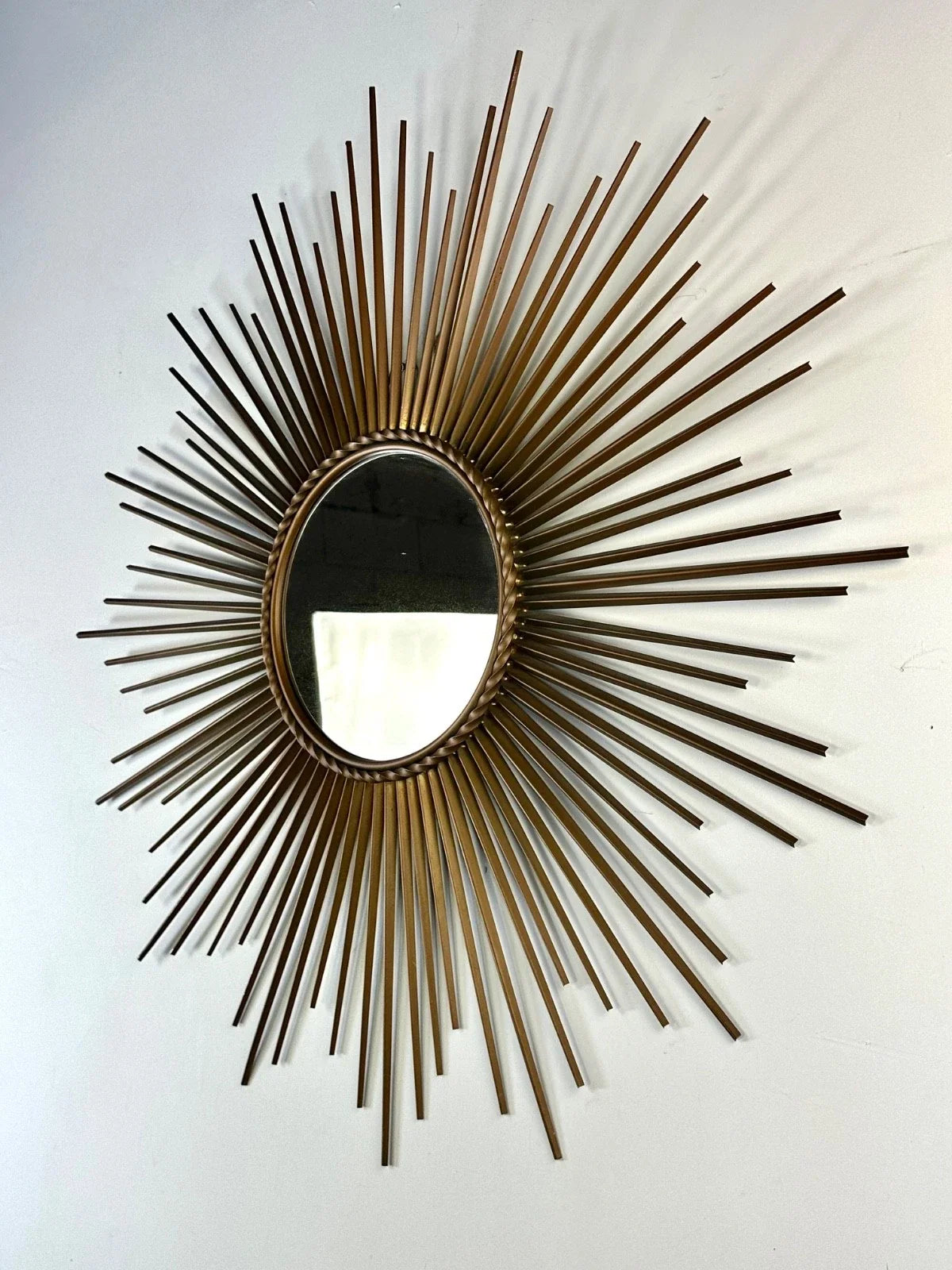 Miroir Soleil Chaty Vallauris en métal doré Années 1950-1960