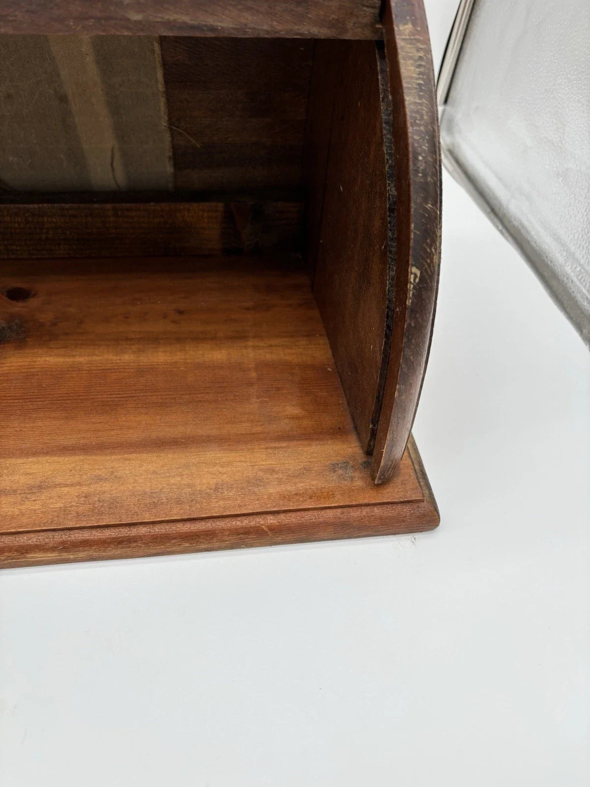 Boite à pain vintage en bois à roulettes ferme bois marron années 70 campagne