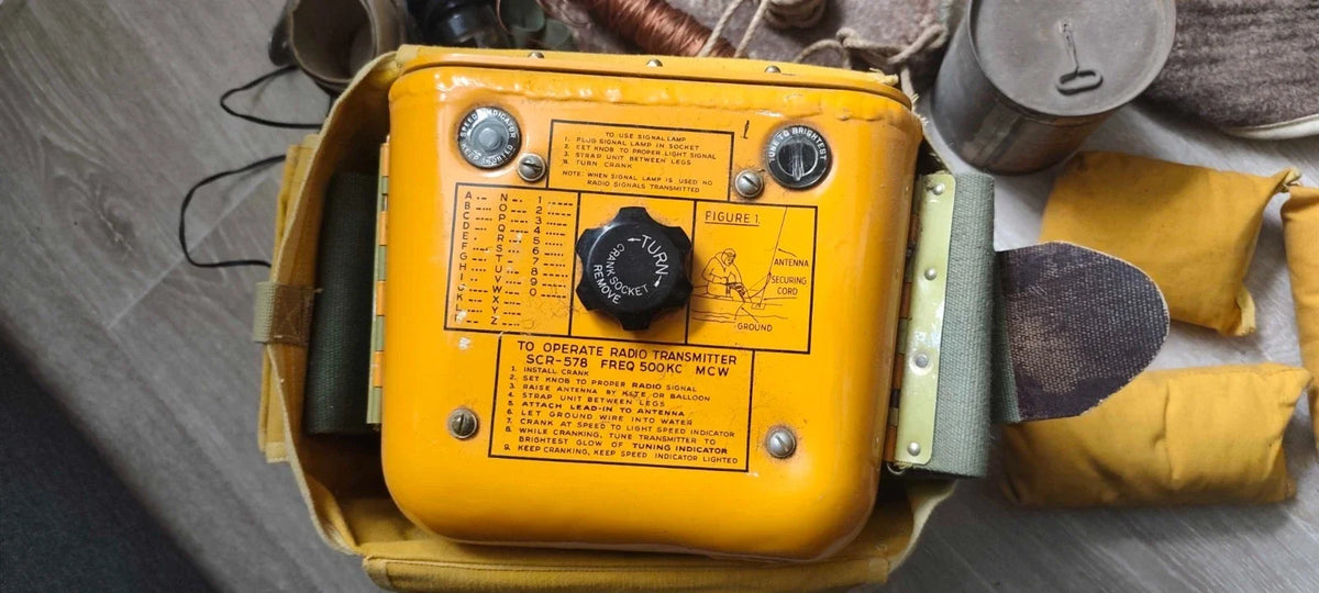 RADIO DE SURVIE GIBSON GIRL USAAF  US – WW2 – DATÉE 1943 – COMPLÈTE