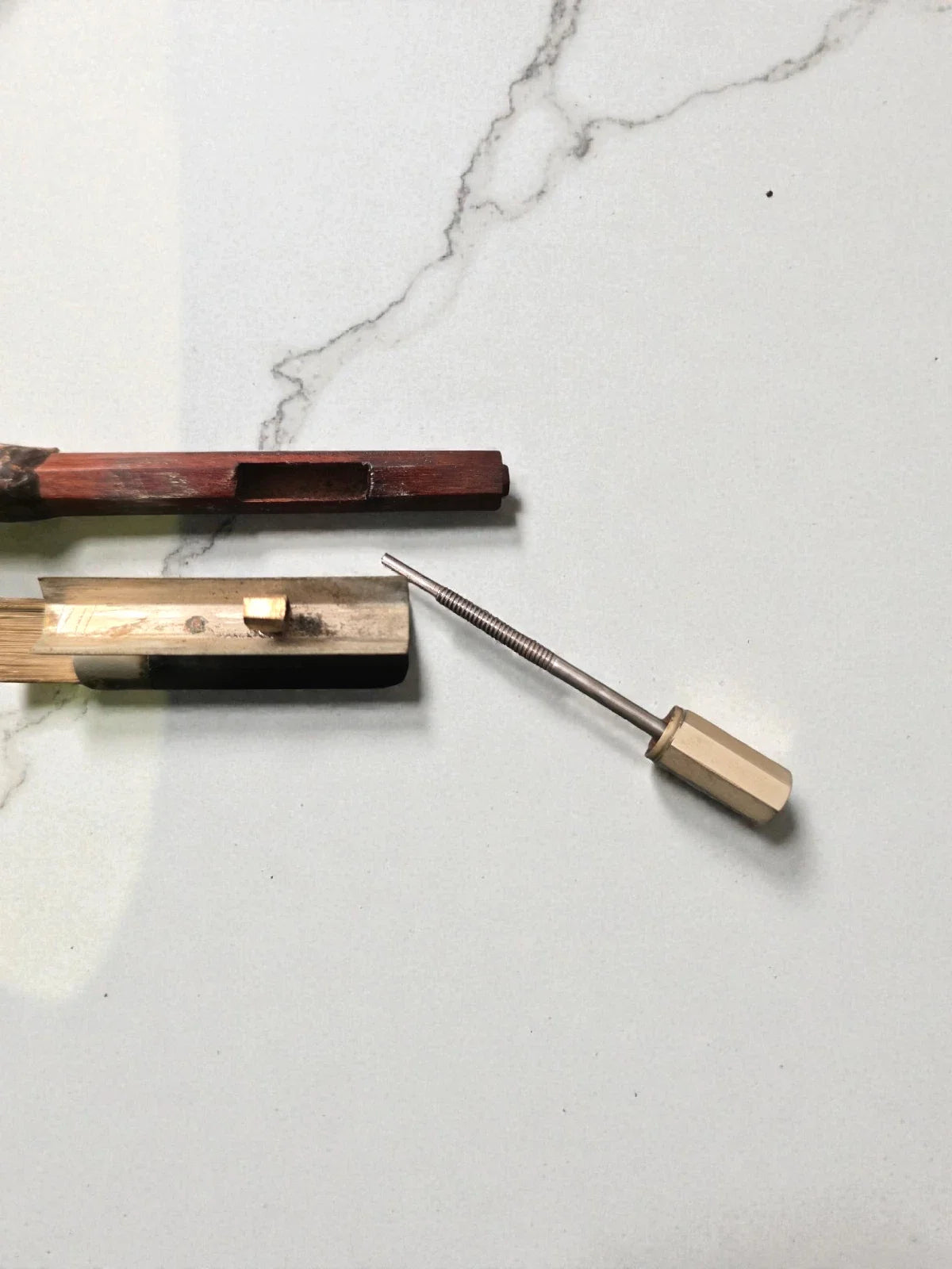 Bel archet ancien pour violoncelle pernambuc, estampillé  roderich paesold