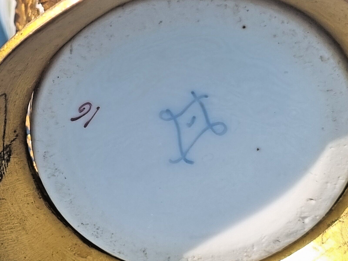 Jolie paire de vases anciens en porcelaine de Sèvres  Cerclage en bronze