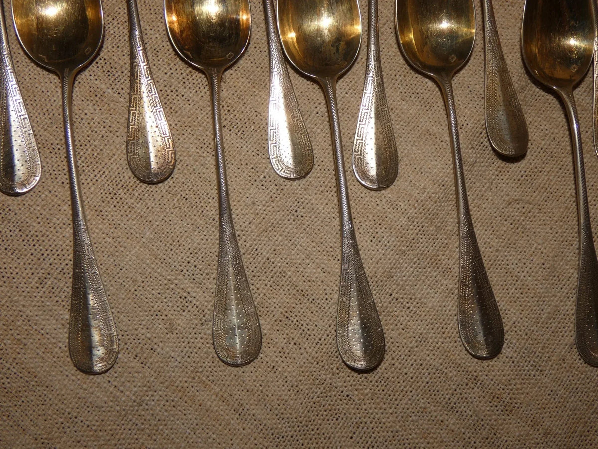 12 petites cuillères et pince à sucre anciennes en argent massif
