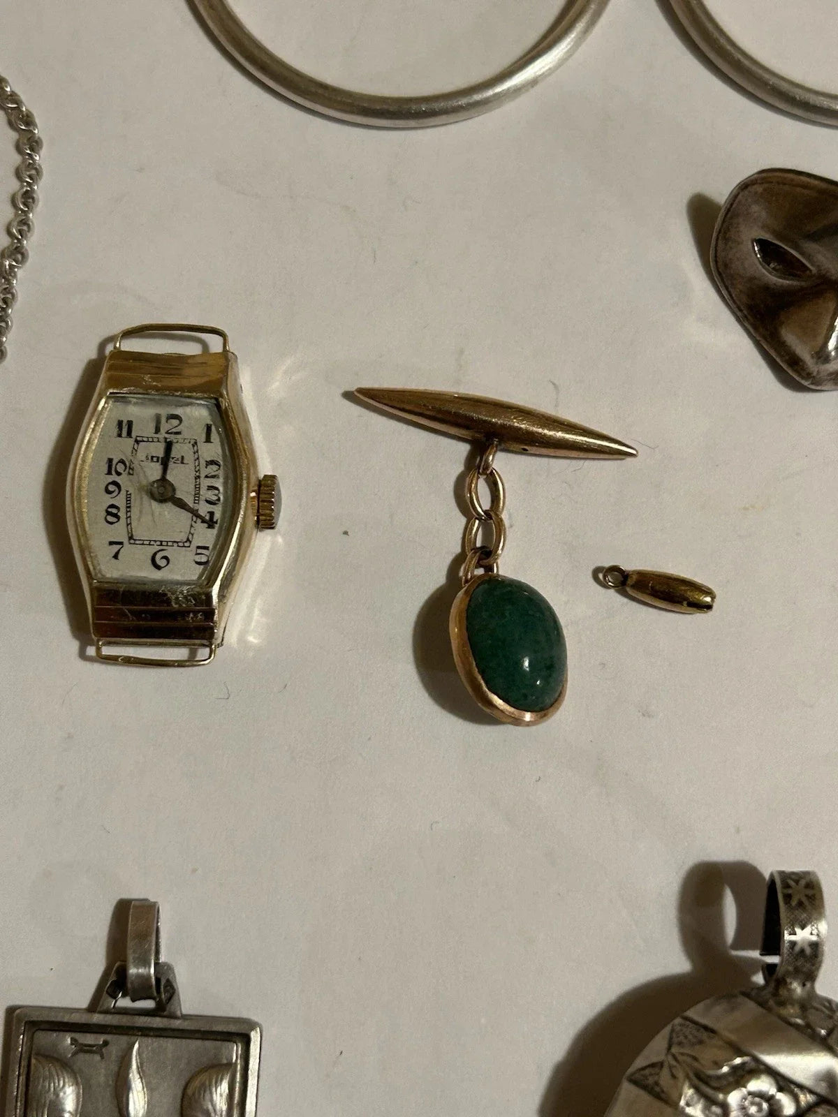 Lots de bijoux anciens en or 18 k et argent massif