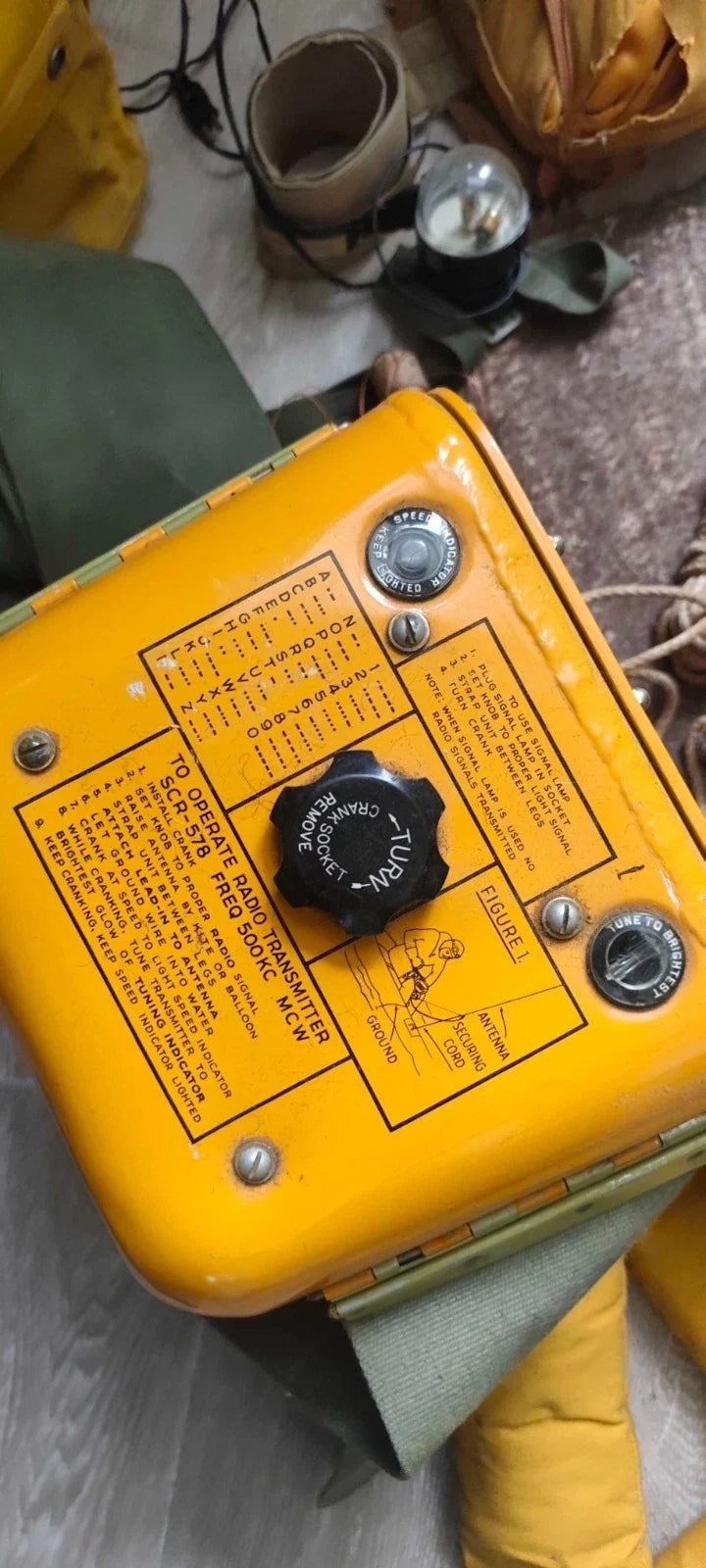 RADIO DE SURVIE GIBSON GIRL USAAF  US – WW2 – DATÉE 1943 – COMPLÈTE
