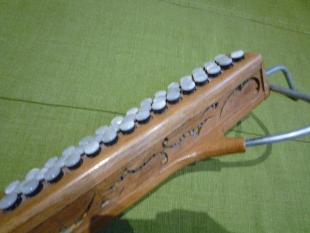 Accordina ancien en bois